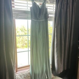NWT David’s Bridal Elegant Light Green Lace Gown size 6